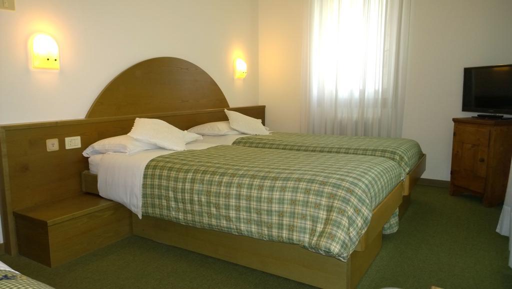 La Felce Bed & Breakfast Carisolo Oda fotoğraf