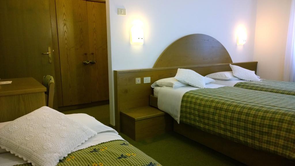 La Felce Bed & Breakfast Carisolo Oda fotoğraf