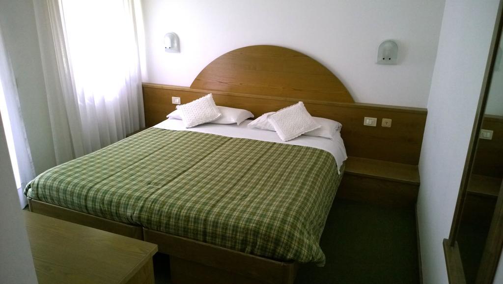 La Felce Bed & Breakfast Carisolo Oda fotoğraf